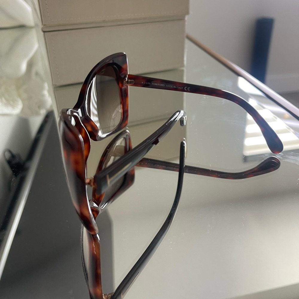 Tom Ford women’s sunglasses - Picture 3 of 4